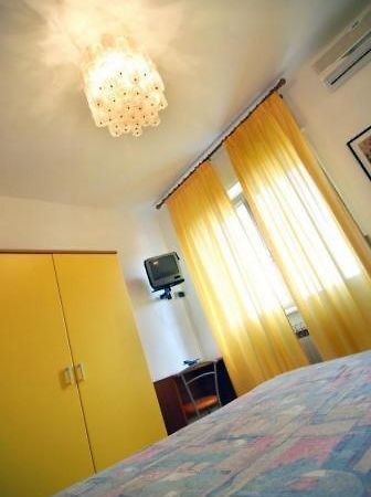 Hotel Astoria Cuorgnè Δωμάτιο φωτογραφία